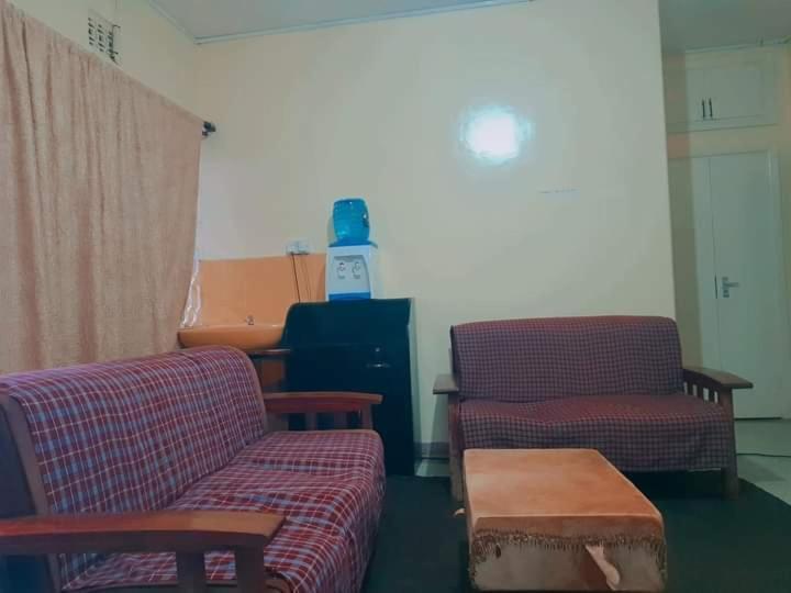 Pinkroses Gardens Hostel Найроби Экстерьер фото
