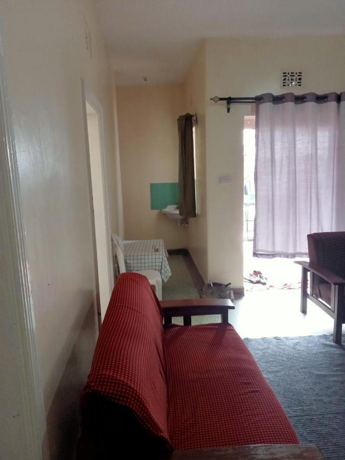 Pinkroses Gardens Hostel Найроби Экстерьер фото