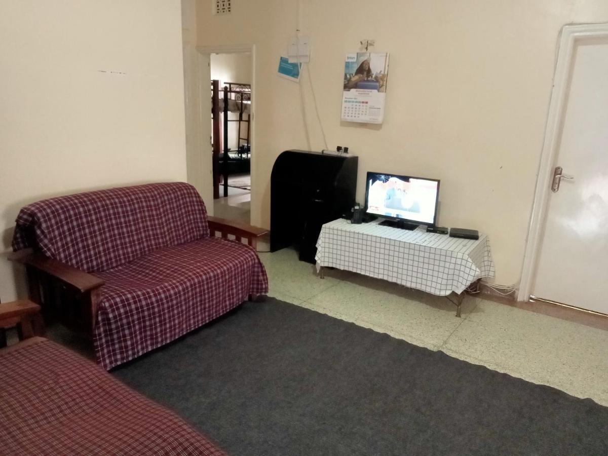 Pinkroses Gardens Hostel Найроби Экстерьер фото