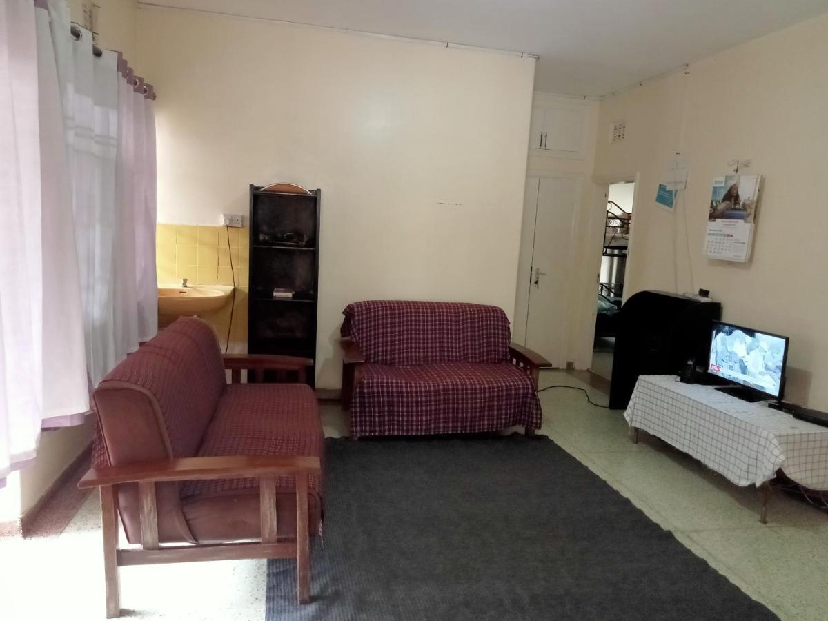 Pinkroses Gardens Hostel Найроби Экстерьер фото