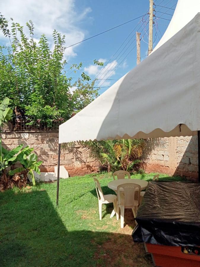 Pinkroses Gardens Hostel Найроби Экстерьер фото