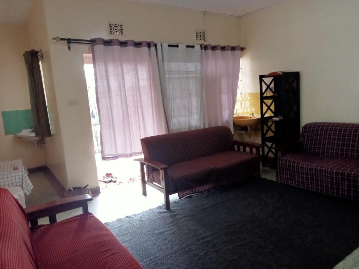 Pinkroses Gardens Hostel Найроби Экстерьер фото